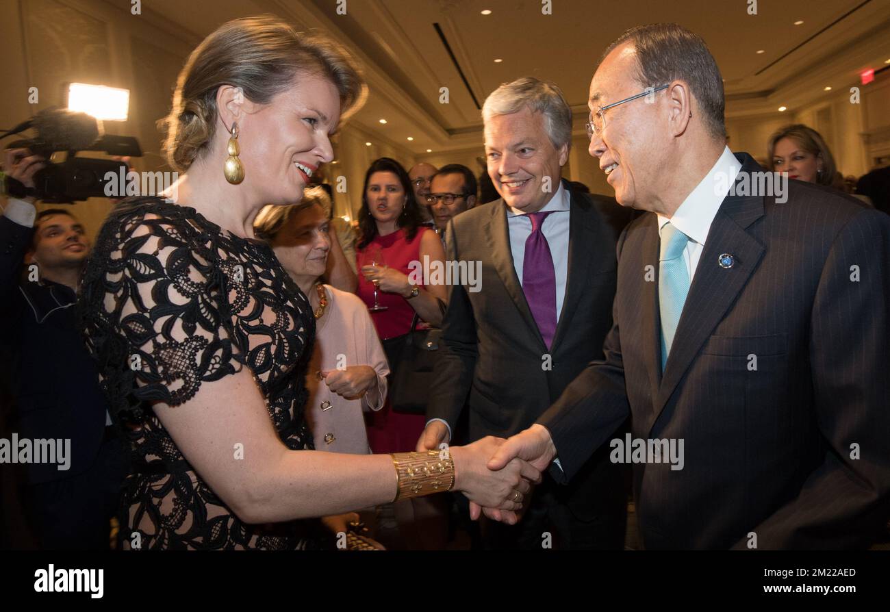 La regina Mathilde del Belgio, il vice primo ministro e ministro degli Affari esteri Didier Reynders e il segretario generale delle Nazioni Unite Ban Ki-moon, nella foto "candidatura del Belgio all'accoglienza del Consiglio di sicurezza delle Nazioni Unite" alla conferenza "Bambini, non soldati" delle Nazioni Unite, il primo giorno di visita della regina e ministro degli Affari esteri belga a New York, Lunedì 11 luglio 2016, negli Stati Uniti. Foto Stock