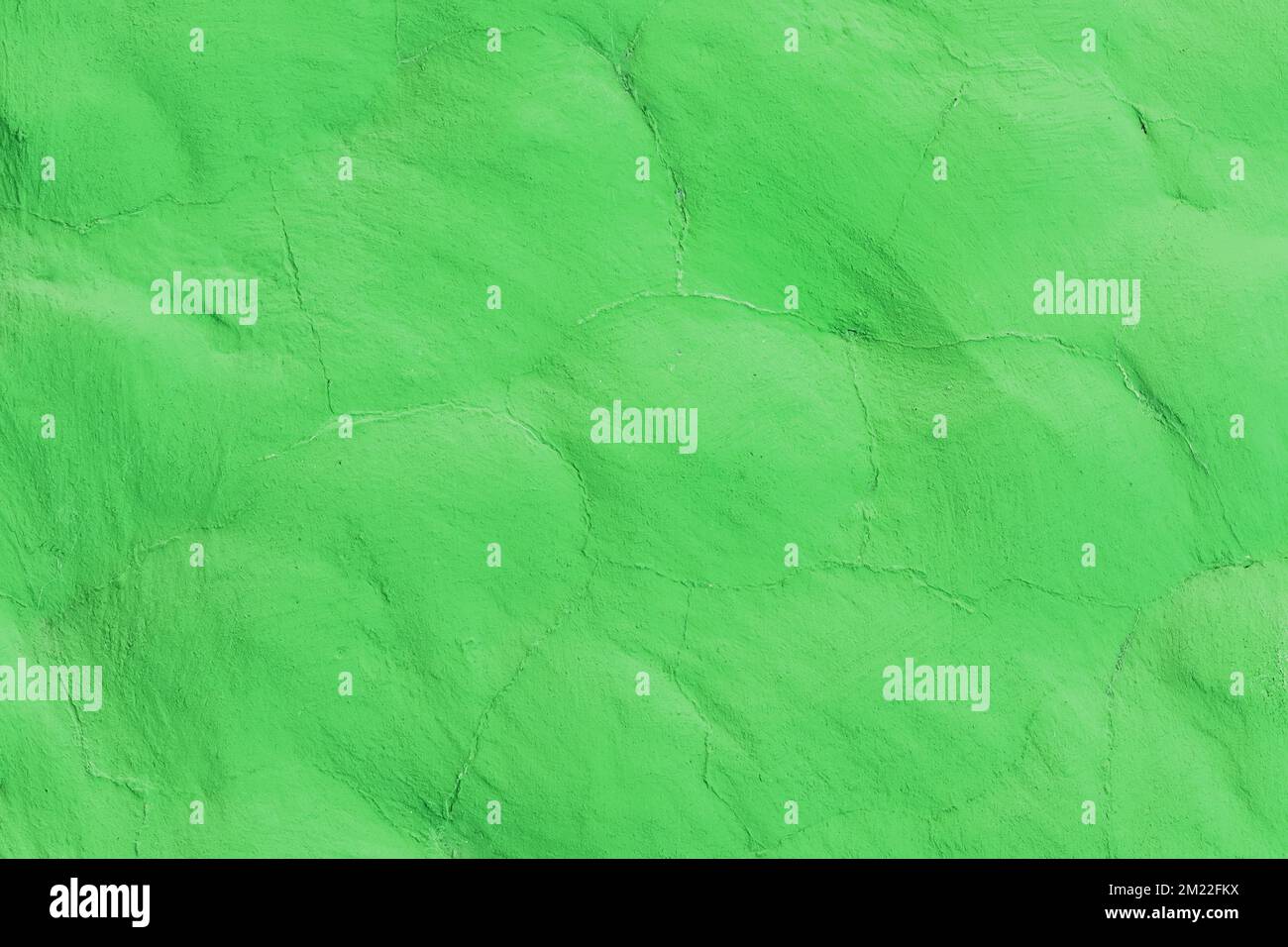 Verde verde verde verde insalata colore vernice sulla superficie di pietra parete struttura astratto sfondo disegno. Foto Stock
