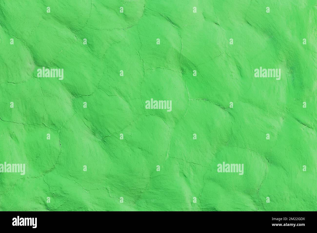 Verde verde verde verde insalata colore vernice sulla superficie di pietra parete struttura astratto sfondo disegno. Foto Stock