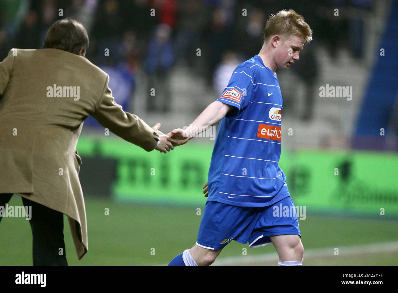 Il capo allenatore di Genk Franky Vercauteren e il Kevin De Bruyne di Genk hanno raffigurato durante la prima partita di calcio di divisione belga Racing Genk vs KV Kortrijk, il 30th° giorno del campionato belga della Jupiler Pro League, domenica 21 marzo 2010, a Genk. Foto Stock