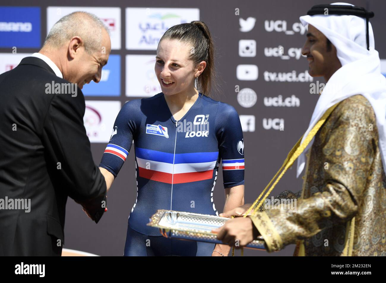 Juliette Labous francese ha mostrato sul podio dopo il cronometro femminile in occasione dei Mondiali di Ciclismo UCI 2016 a Doha, in Qatar, lunedì 10 ottobre 2016. FOTO DI BELGA YORICK JANSENS Foto Stock