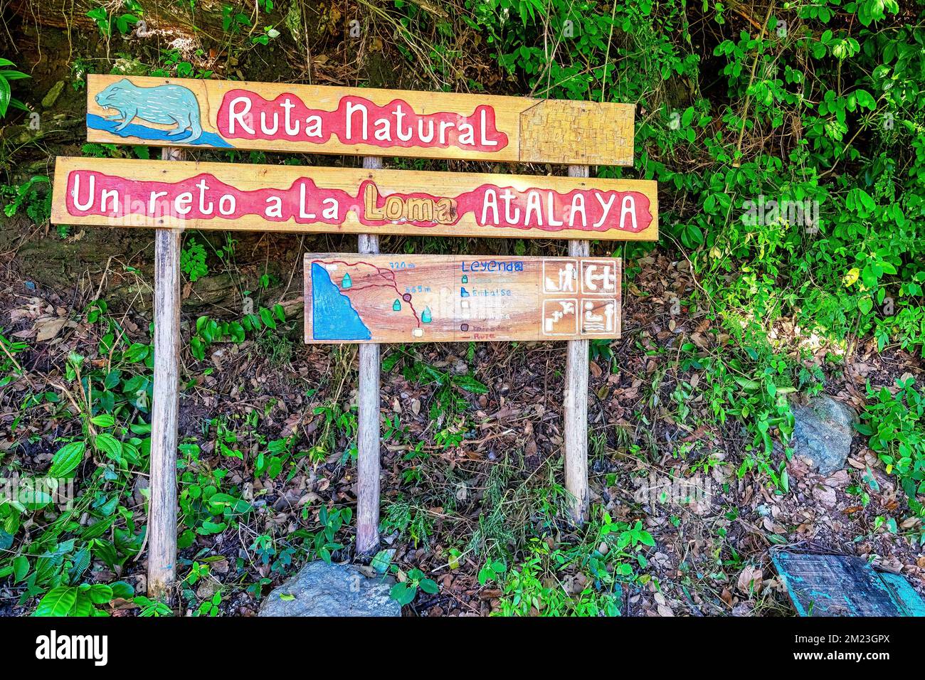 Punto di partenza del percorso naturale Reto a la Atalaya, Habanilla, Villa Clara, Cuba Foto Stock