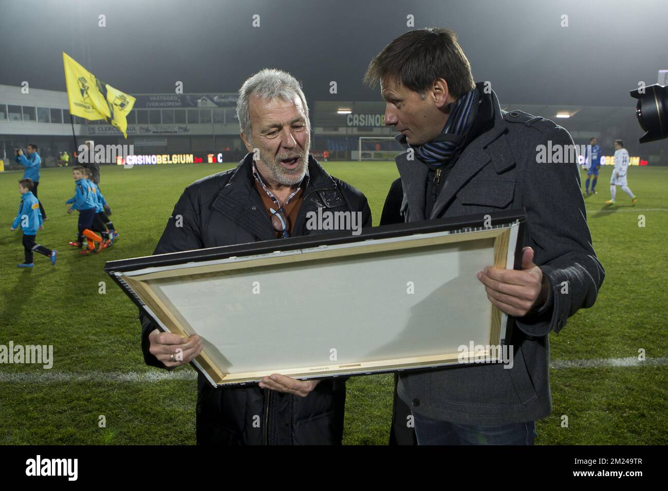 Eric Gerets e Nico Van Kerckhoven hanno mostrato prima della partita della Proximus League del D1B tra Lierse SK e Lommel United, a Lier, domenica 08 gennaio 2017, il giorno 21 del campionato di calcio belga, divisione 1B. BELGA FOTO KRISTOF VAN ACCOM Foto Stock