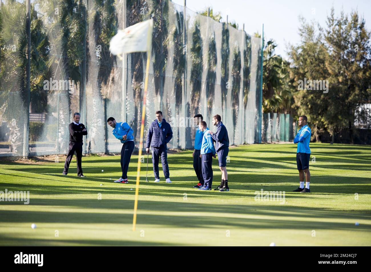 I giocatori di Gent che giocano a golf durante il settimo giorno del campo di allenamento invernale della squadra di calcio belga KAA Gent, ad Oliva, Spagna, mercoledì 11 gennaio 2017. FOTO DI BELGA JASPER JACOBS Foto Stock