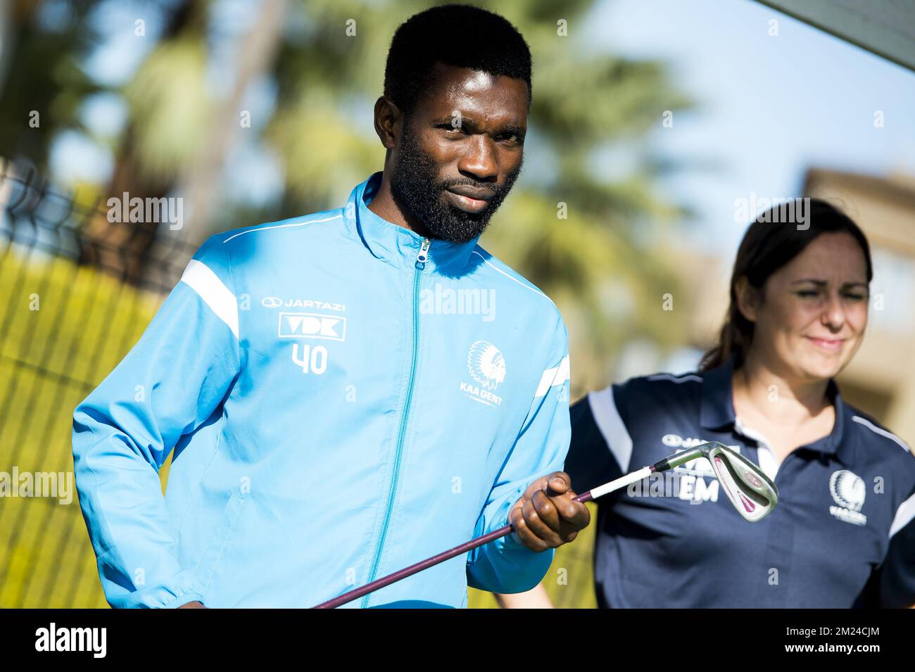 Ibrahim Rabiu di Gent gioca a golf durante il settimo giorno del campo di allenamento invernale della squadra di calcio belga KAA Gent, ad Oliva, Spagna, mercoledì 11 gennaio 2017. FOTO DI BELGA JASPER JACOBS Foto Stock