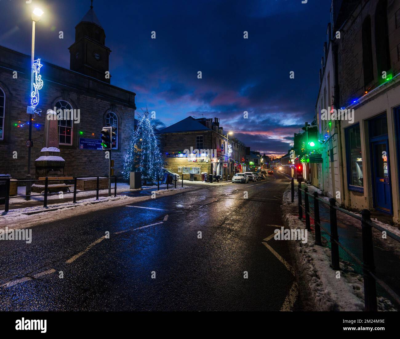 Coldstream di notte una piccola cittadina rurale al confine scozzese da cui prende il nome la Guardia Coldstream Foto Stock