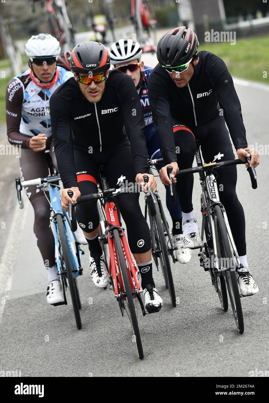 Il belga Oliver Naesen del AG2R la Mondiale, Jempy Drucker lussemburghese del BMC Racing Team e il belga Greg Van Avermaet del BMC Racing Team, nella foto in azione durante una ricognizione in pista, mercoledì 29 marzo 2017, Davanti alla gara ciclistica di un giorno di domenica 'Ronde van Vlaanderen - Tour des Flandres - Tour of Flanders'. FOTO DI BELGA ERIC LALMAND Foto Stock