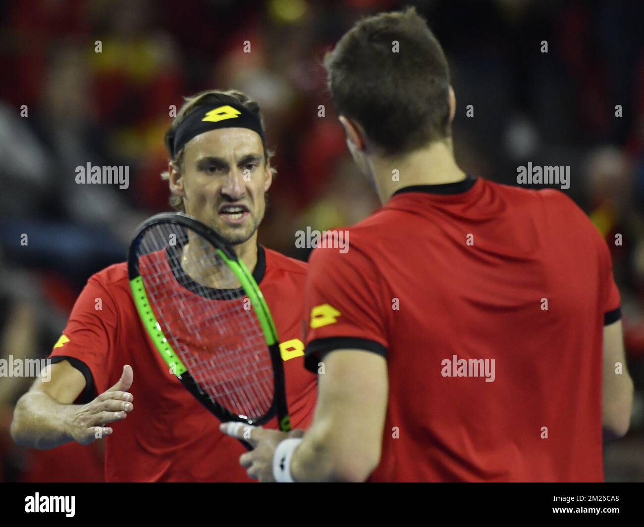 Il belga Joris De Loore, il belga Ruben Bemelmans e il belga Joris De Loore reagiscono durante la terza partita, una doppia partita tra i belgi Ruben Bemelmans e Joris De Loore e gli italiani Simone Bolelli e Andreas Seppi alla finale di Davis Cup World Group tra Belgio e Italia, sabato 08 aprile 2017, A Charleroi. BELGA FOTO BENOIT DOPPAGNE Foto Stock