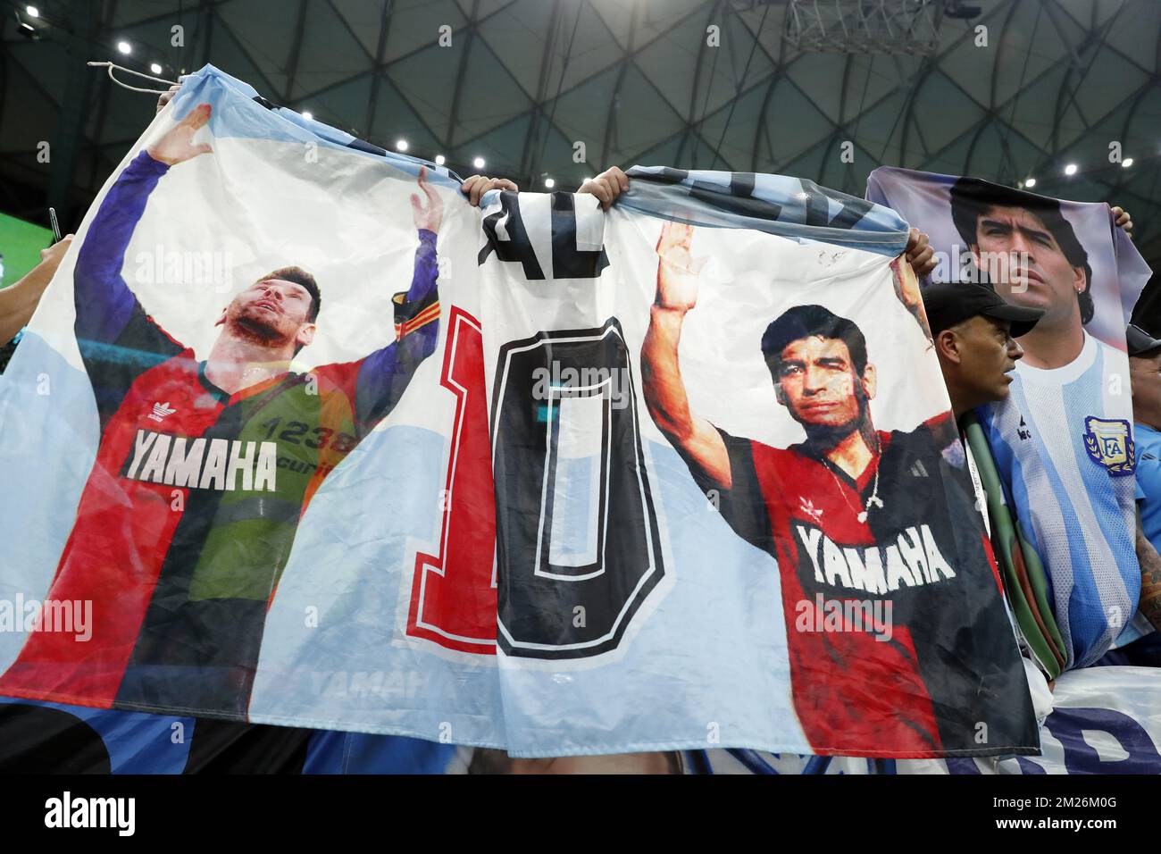 AL DAAYEN - sostenitori dell'Argentina durante la Coppa del mondo FIFA Qatar 2022 Semifinale match tra Argentina e Croazia al Lusail Stadium il 13 dicembre 2022 ad al Daayen, Qatar. AP | Olandese altezza | MAURICE DI PIETRA Foto Stock