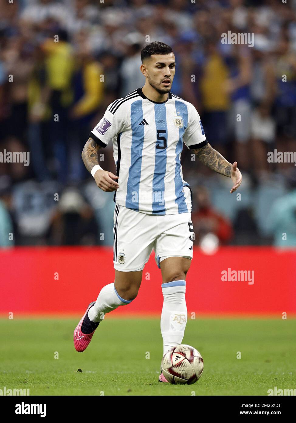 AL DAAYEN - Leandro Daniel Paredes dell'Argentina durante la Coppa del mondo FIFA Qatar 2022 Semifinale match tra Argentina e Croazia al Lusail Stadium il 13 dicembre 2022 ad al Daayen, Qatar. AP | Olandese altezza | MAURICE DI PIETRA Foto Stock