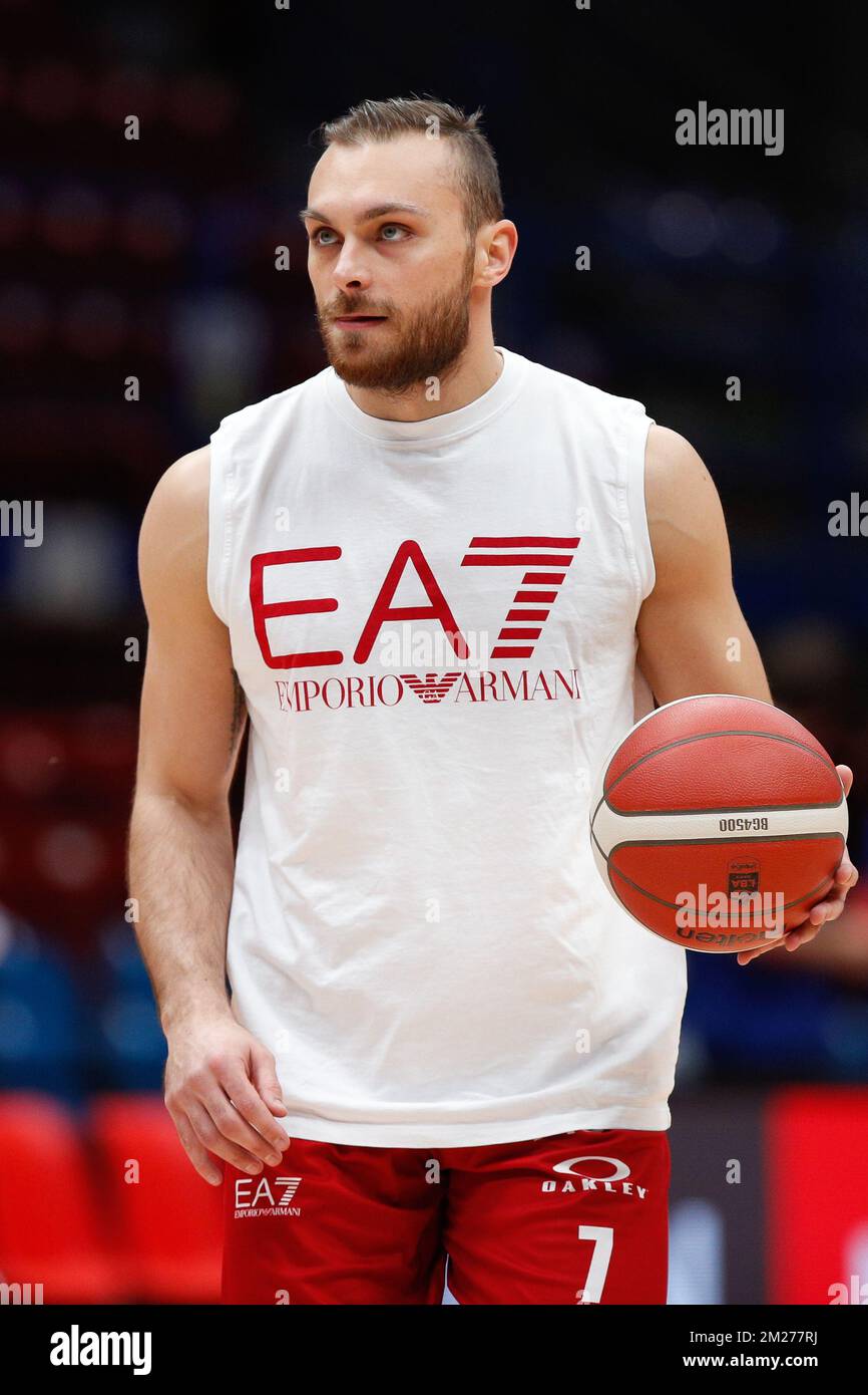 Milano, Italia. 11th Dec, 2022. Italia, Milano, dic 11 2022: Stefano Tonut (guardia Armani Milano) durante il warm up sulla partita di basket EA7 Emporio Armani Milano vs Unahhotels Reggio Emilia, LBA 2022-2023 day10 al Mediolanum Forum (Credit Image: © Fabrizio Bertani/Pacific Press via ZUMA Press Wire) Foto Stock