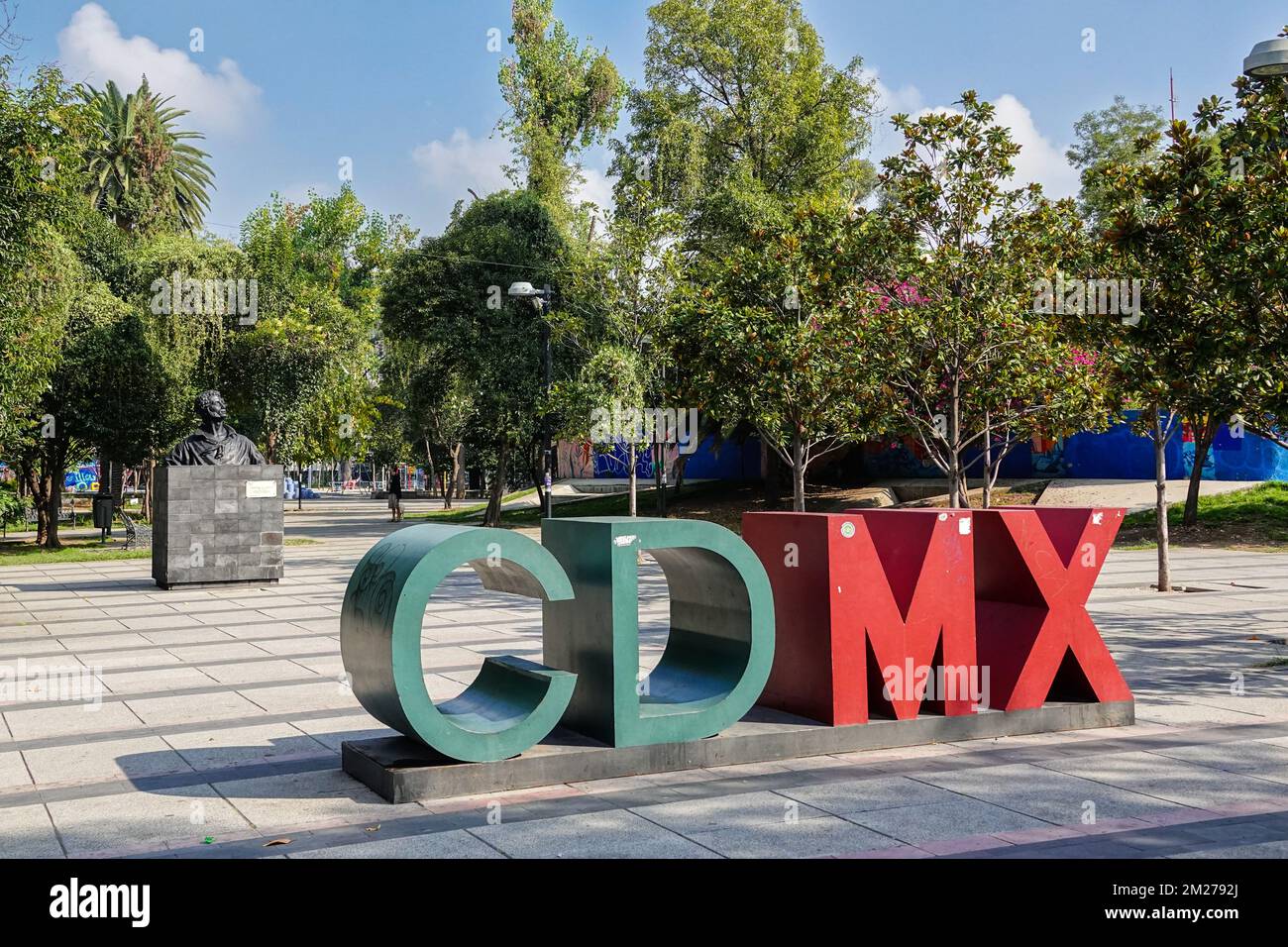 CDMX sign, l'acronimo di Ciudad de Mexico in Pushkin Gardens, tra il quartiere di Colonia Roma Norte e la Doctores di Città del Messico, Messico. Foto Stock
