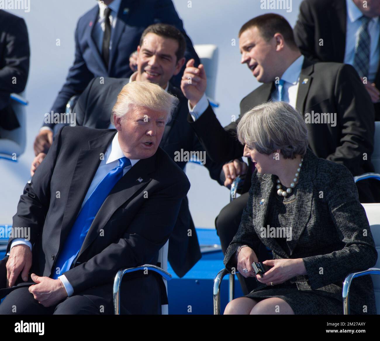 Il Presidente DEGLI STATI UNITI Donald Trump e il primo Ministro del Regno Unito Theresa May hanno illustrato la cerimonia di consegna del nuovo quartier generale della NATO, North Atlantic Treaty Organization, a Evere, Bruxelles, giovedì 25 maggio 2017. BELGA FOTO PISCINA MELANIE WENGER Foto Stock