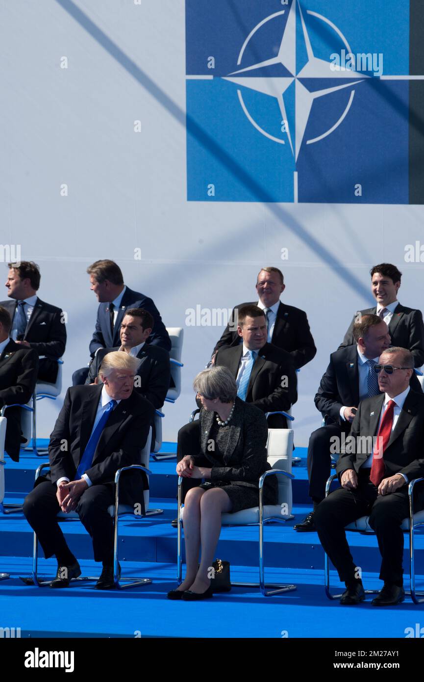 L-R, il presidente degli Stati Uniti Donald Trump, il primo ministro del Regno Unito Theresa May e il presidente della Turchia Recep Tayyip Erdogan hanno illustrato nella cerimonia di consegna del nuovo quartier generale della NATO, North Atlantic Treaty Organization, a Evere, Bruxelles, giovedì 25 maggio 2017. BELGA FOTO PISCINA MELANIE WENGER Foto Stock