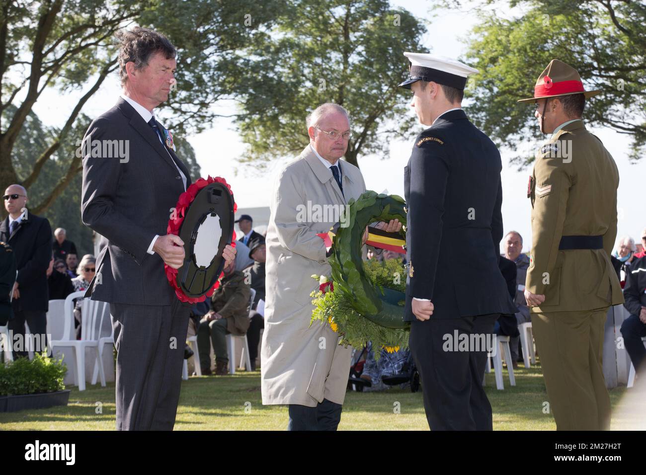L'ex governatore di Vlaanderen occidentale Paul Breyne (C), nella foto durante la commemorazione nazionale neozelandese del centenario della battaglia di Messines Ridge, a Mesen (Messines), mercoledì 07 giugno 2017. Oggi (07/06/2017) ricorre il 100th° anniversario dell'inizio del 'Mijnenslag' (Battaglia delle miniere) a Mesen, durante la prima guerra mondiale. BELGA FOTO KURT DESPLENTER Foto Stock