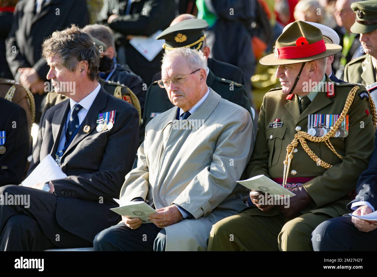 L'ex governatore di Vlaanderen occidentale Paul Breyne (C), nella foto durante la commemorazione nazionale neozelandese del centenario della battaglia di Messines Ridge, a Mesen (Messines), mercoledì 07 giugno 2017. Oggi (07/06/2017) ricorre il 100th° anniversario dell'inizio del 'Mijnenslag' (Battaglia delle miniere) a Mesen, durante la prima guerra mondiale. BELGA FOTO KURT DESPLENTER Foto Stock