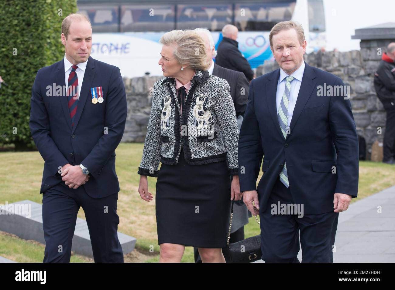 Il principe britannico Guglielmo il Duca di Cambridge, la principessa Astrid del Belgio e il Taoiseach Enda Kenny hanno raffigurato durante la commemorazione del centenario della battaglia di Messines Ridge, presso il Parco della Pace dell'Isola d'Irlanda, a Mesen (Messines), mercoledì 07 giugno 2017. Oggi (07/06/2017) ricorre il 100th° anniversario dell'inizio del 'Mijnenslag' (Battaglia delle miniere) a Mesen, durante la prima guerra mondiale. BELGA FOTO KURT DESPLENTER Foto Stock