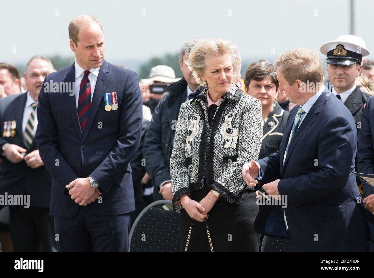 Il principe britannico Guglielmo il Duca di Cambridge, la principessa Astrid del Belgio e il Taoiseach Enda Kenny hanno raffigurato durante la commemorazione del centenario della battaglia di Messines Ridge, presso il Parco della Pace dell'Isola d'Irlanda, a Mesen (Messines), mercoledì 07 giugno 2017. Oggi (07/06/2017) ricorre il 100th° anniversario dell'inizio del 'Mijnenslag' (Battaglia delle miniere) a Mesen, durante la prima guerra mondiale. BELGA FOTO KURT DESPLENTER Foto Stock