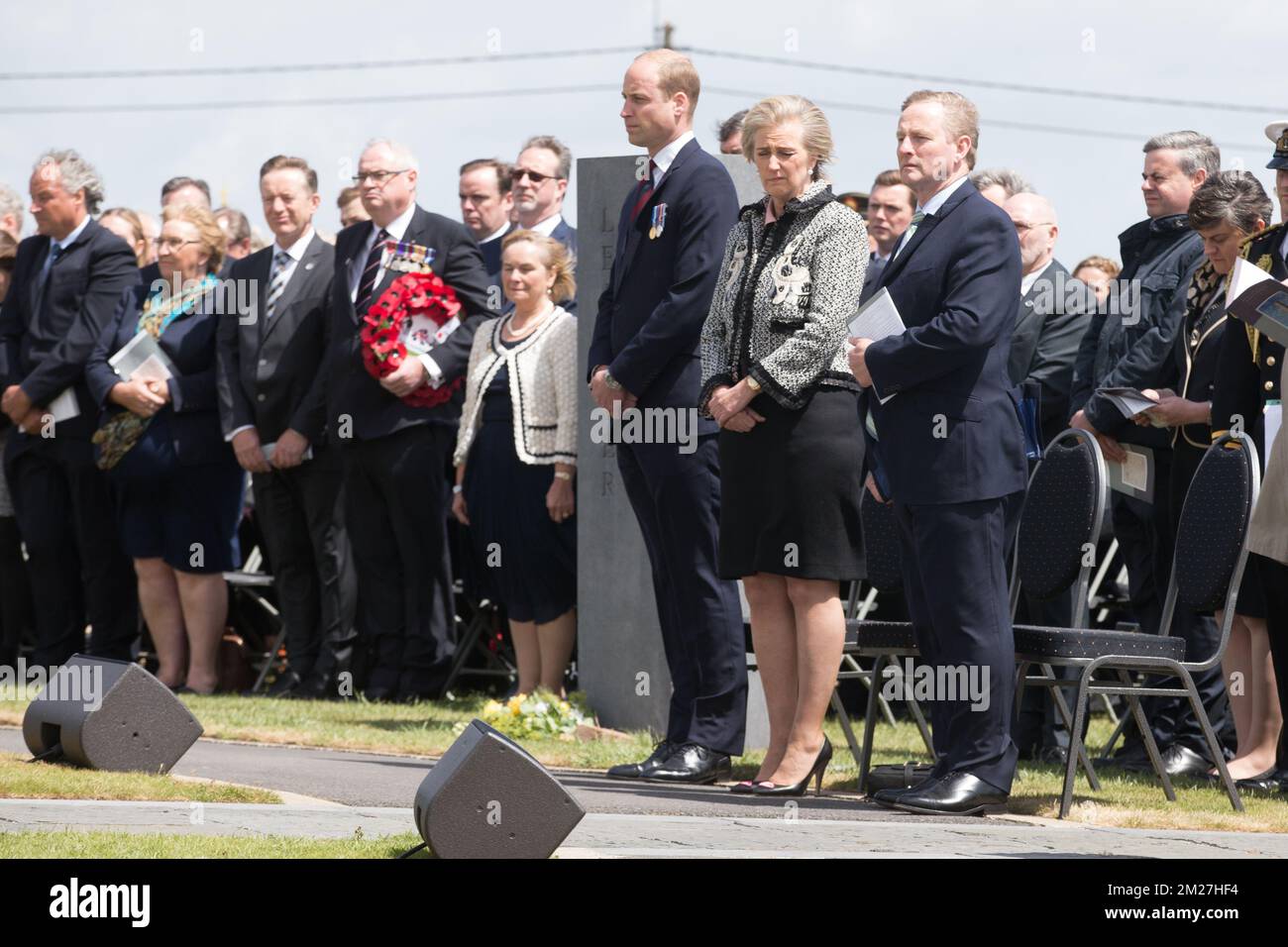 Il principe britannico Guglielmo il Duca di Cambridge, la principessa Astrid del Belgio e il Taoiseach Enda Kenny hanno raffigurato durante la commemorazione del centenario della battaglia di Messines Ridge, presso il Parco della Pace dell'Isola d'Irlanda, a Mesen (Messines), mercoledì 07 giugno 2017. Oggi (07/06/2017) ricorre il 100th° anniversario dell'inizio del 'Mijnenslag' (Battaglia delle miniere) a Mesen, durante la prima guerra mondiale. BELGA FOTO KURT DESPLENTER Foto Stock