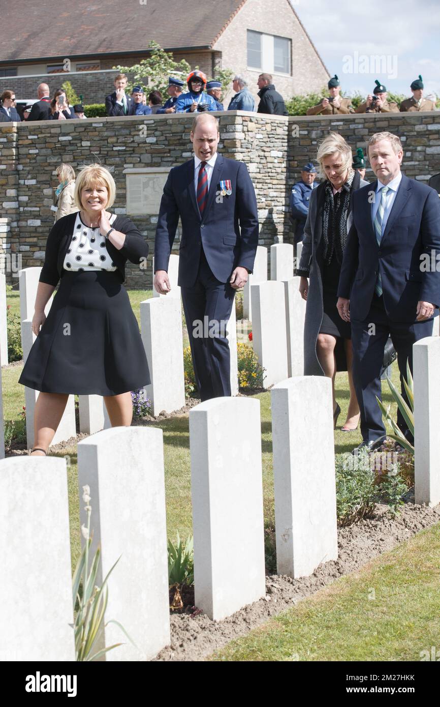 Il principe britannico Guglielmo il Duca di Cambridge, la principessa Astrid del Belgio e il Taoiseach Enda Kenny hanno raffigurato durante la cerimonia di chiusura della commemorazione del centenario della battaglia di Messines Ridge, a Wytschaete (WIJTSCHATE), mercoledì 07 giugno 2017. Oggi (07/06/2017) ricorre il 100th° anniversario dell'inizio del 'Mijnenslag' (Battaglia delle miniere) a Mesen, durante la prima guerra mondiale. BELGA FOTO KURT DESPLENTER Foto Stock