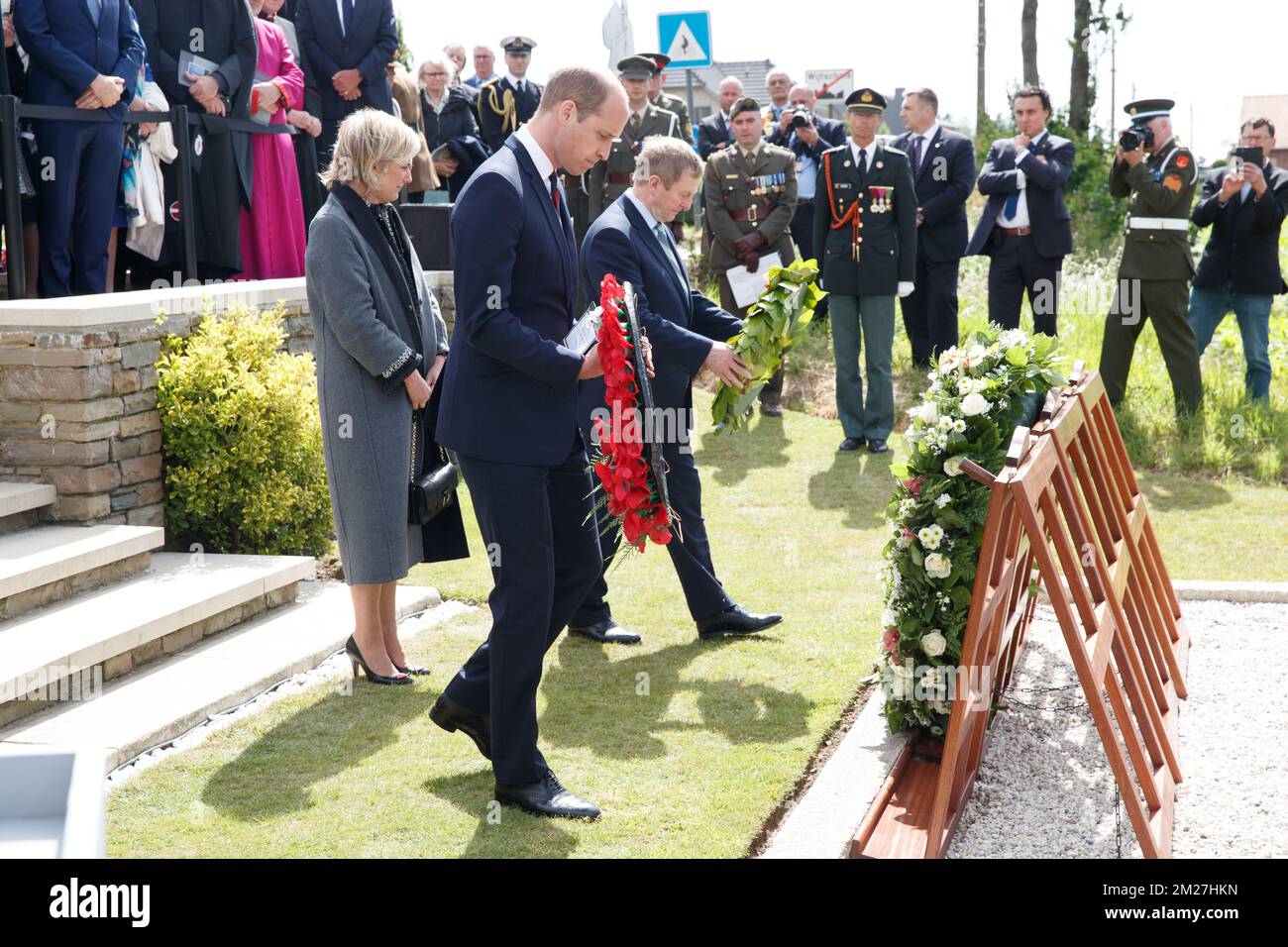 Il principe britannico Guglielmo il Duca di Cambridge, la principessa Astrid del Belgio e il Taoiseach Enda Kenny hanno raffigurato durante la cerimonia di chiusura della commemorazione del centenario della battaglia di Messines Ridge, a Wytschaete (WIJTSCHATE), mercoledì 07 giugno 2017. Oggi (07/06/2017) ricorre il 100th° anniversario dell'inizio del 'Mijnenslag' (Battaglia delle miniere) a Mesen, durante la prima guerra mondiale. BELGA FOTO KURT DESPLENTER Foto Stock