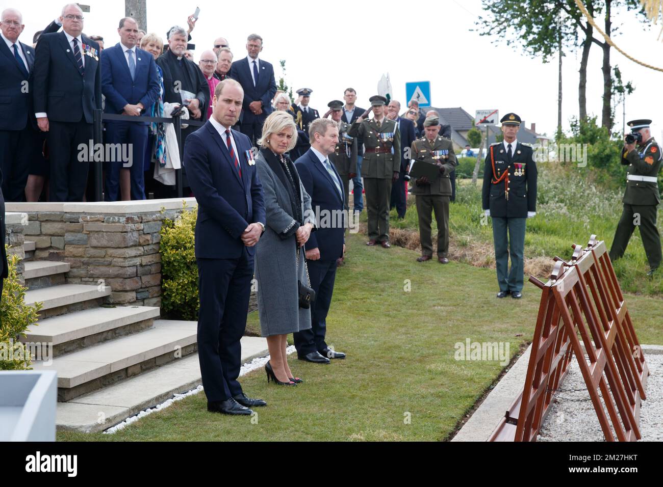 Il principe britannico Guglielmo il Duca di Cambridge, la principessa Astrid del Belgio e il Taoiseach Enda Kenny hanno raffigurato durante la cerimonia di chiusura della commemorazione del centenario della battaglia di Messines Ridge, a Wytschaete (WIJTSCHATE), mercoledì 07 giugno 2017. Oggi (07/06/2017) ricorre il 100th° anniversario dell'inizio del 'Mijnenslag' (Battaglia delle miniere) a Mesen, durante la prima guerra mondiale. BELGA FOTO KURT DESPLENTER Foto Stock