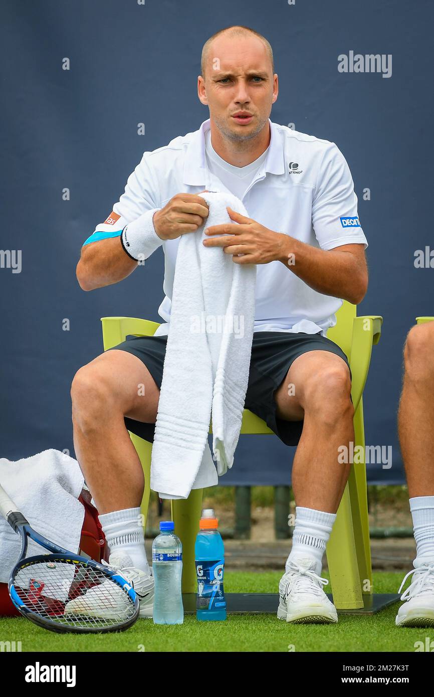 Il belga Steve Darcis è stato raffigurato nel corso di una partita di primo turno tra il belga Steve Darcis e il lussemburghese Gilles Muller contro gli americani Scott Lipsky e l'indiano Leander Paes nelle doppie maschili durante il torneo di tennis Ricoh Open ATP di Rosmalen, nei Paesi Bassi, lunedì 12 giugno 2017. BELGA FOTO LUC CLAESSEN Foto Stock