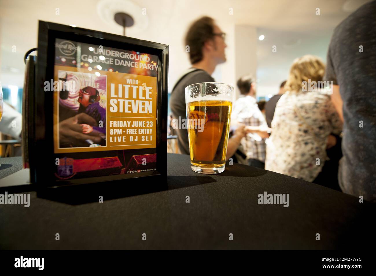 L'illustrazione mostra l'Hard Rock Cafe di Anversa durante un DJ set del musicista americano 'Little' Steven Van Zandt, venerdì 23 giugno 2017. FOTO DI BELGA CHRISTOPHE KETELS Foto Stock