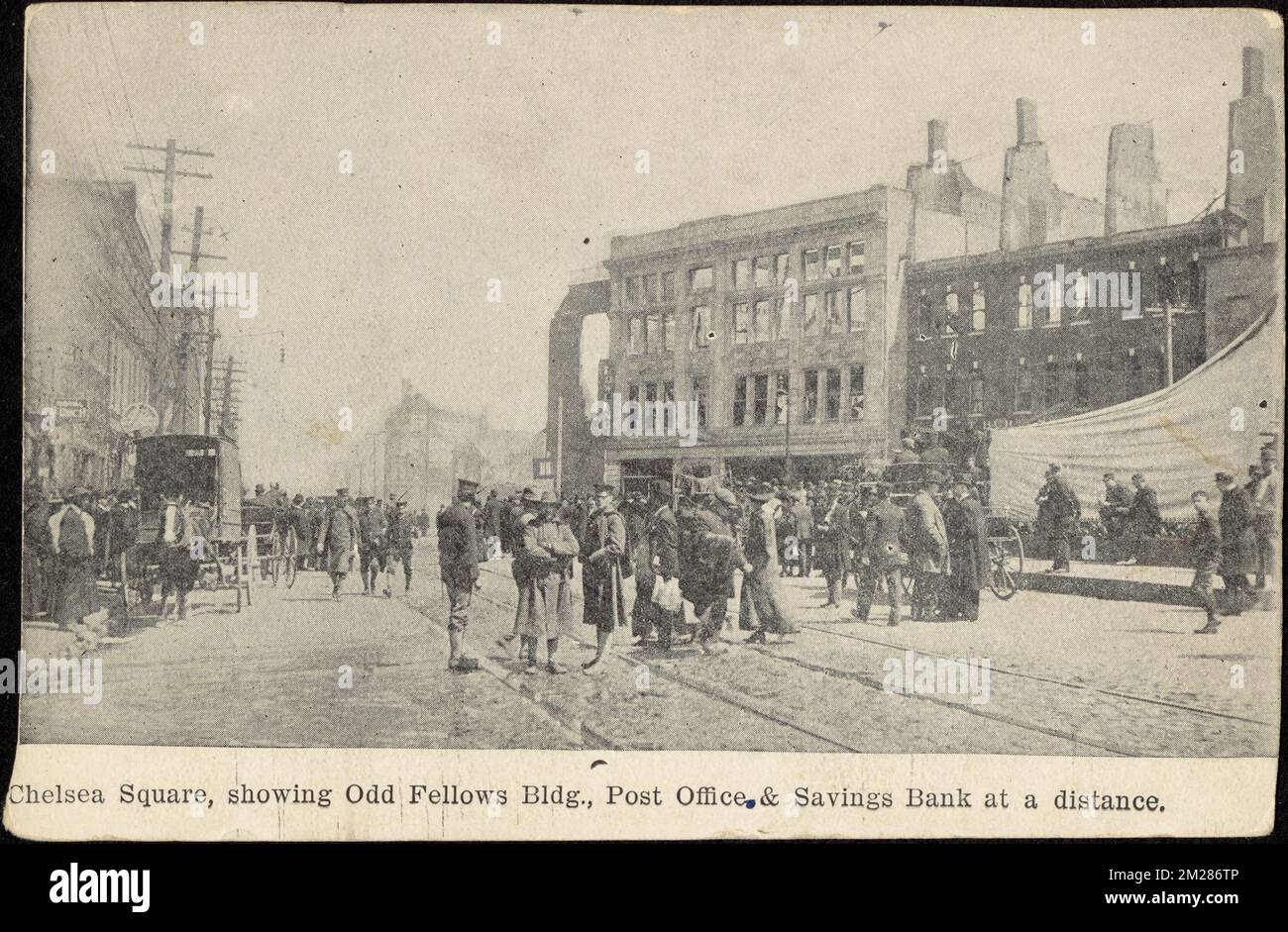 Chelsea Square, mostrando Odd Fellows bldg., ufficio postale e banca di risparmio a distanza, incendi, rovine, uffici postali, banche, Ordine indipendente di Odd Fellows. Chelsea Public Library Archive Collection Foto Stock