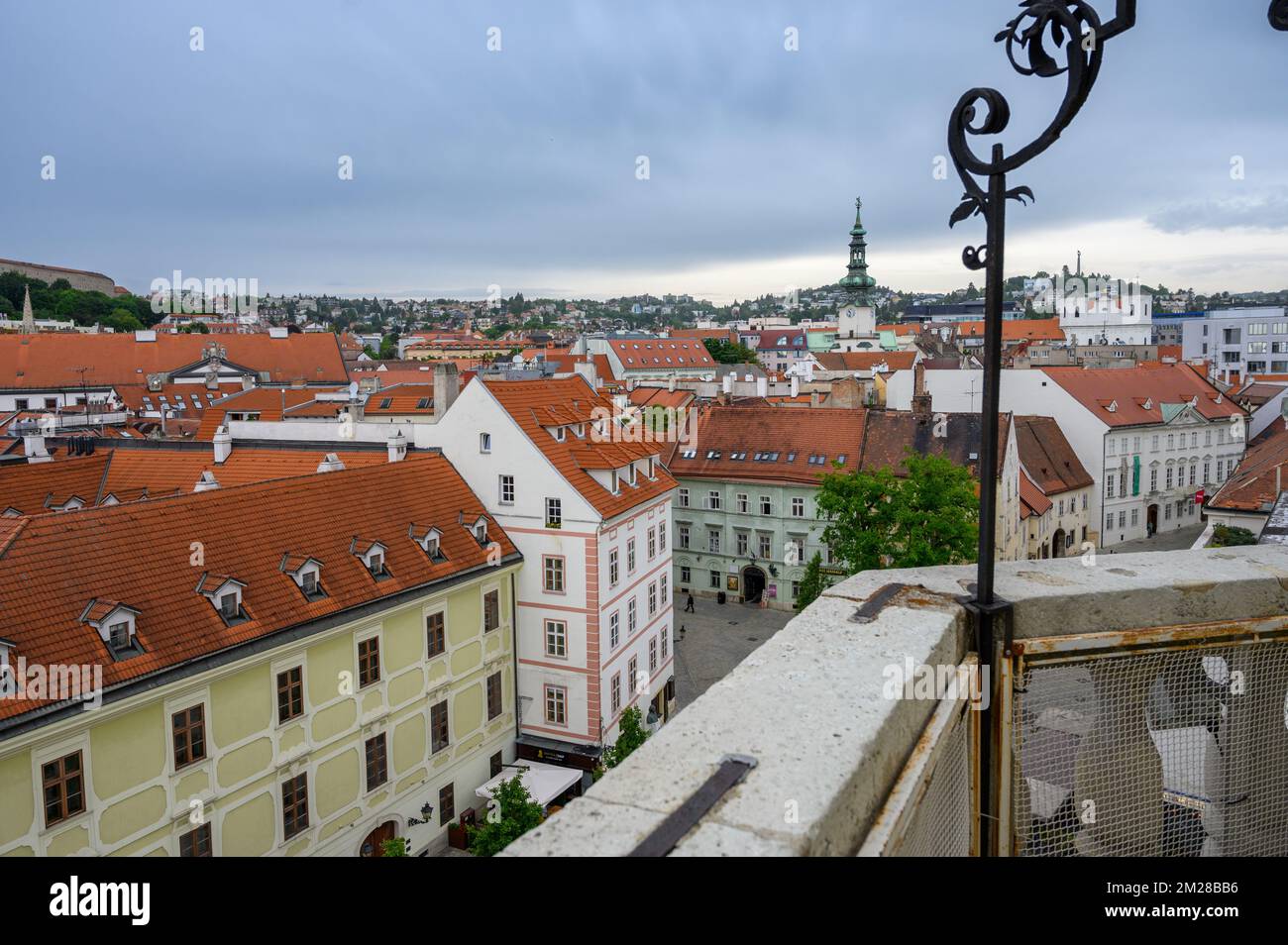 Prospettive dalla cima della torre del vecchio municipio a Bratislava, Slovacchia. Foto Stock