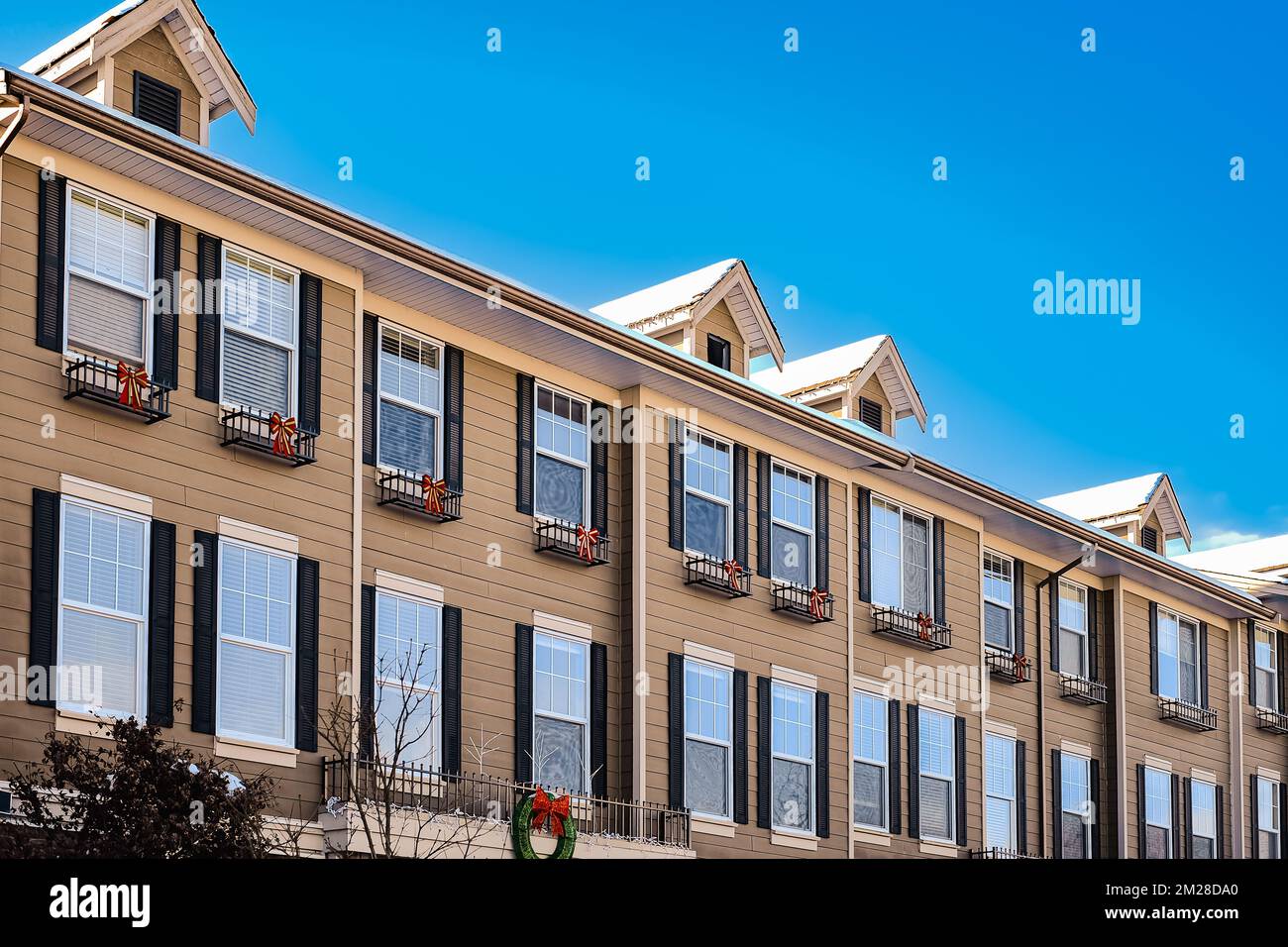 Nuova bella casa esterno design di facciate residenziali. Quartiere nuove case moderne a Vancouver. Architettura residenziale moderna canadese. Stree Foto Stock