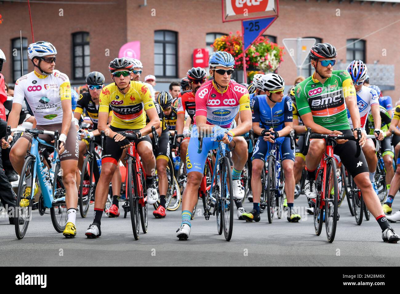 Il francese Alexis Gougeard del AG2R la Mondiale, il belga Dylan Teuns del BMC Racing Team, il lituano Evaldas Siskevicius del Delko Marseille Provence e il lussemburghese Jean-Pierre Drucker del BMC Racing Team, nella foto, al via della quinta e ultima tappa dell'edizione 38th del Tour de Wallonie (Ronde van Wallonie), 182,6km da Chievres a Thuin, mercoledì 26 luglio 2017. L'edizione di quest'anno del Tour de Wallonie prende il plave dal 22 al 26 luglio. BELGA FOTO LUC CLAESSEN Foto Stock