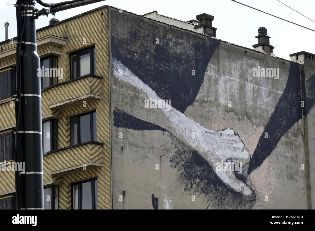 L'immagine mostra un affresco di un autore non identificato, che espone le parti private di una donna in fase di scopatura, venerdì 15 settembre 2017 nella via Rue de Witte de Haelen - de Witte de Haelenstraat, nel centro di Bruxelles. FOTO DI BELGA ERIC LALMAND Foto Stock