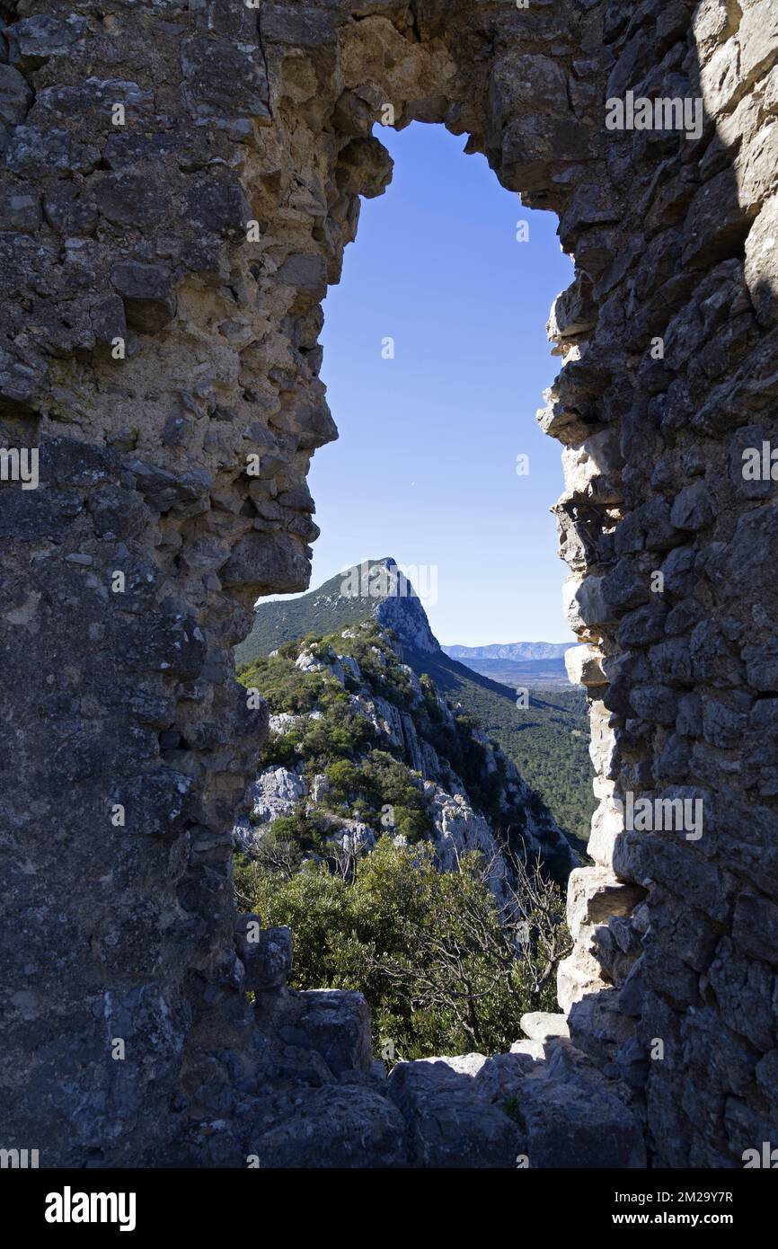 Rovine del Castello di Montferrand sulla cima del Pic St Loup, St