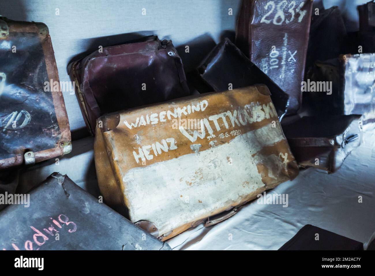 Suitcases concentration camp auschwitz immagini e fotografie stock ad alta  risoluzione - Alamy