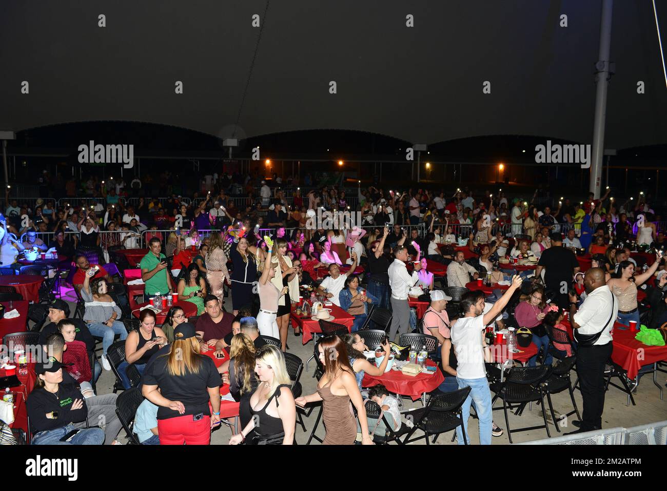 MIRAMAR, FL - 10 DICEMBRE: Atmosfera durante il concerto di Navidad Para Todos al Miramar Regional Park Amphitheatre il 10 dicembre 2022 a Miramar, Florida. (Foto di JL/Sipa USA) Foto Stock