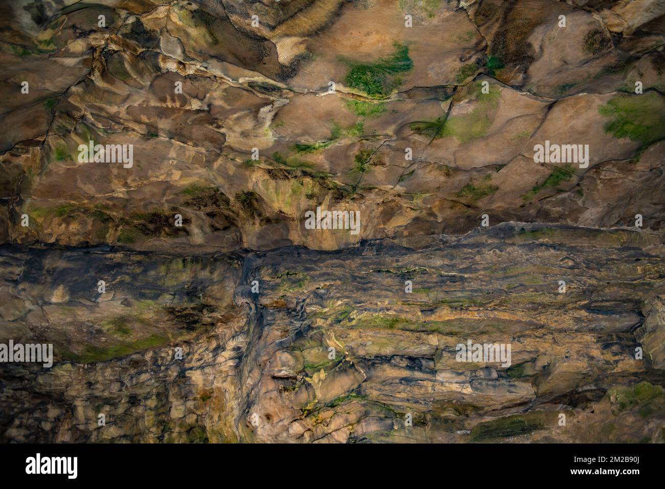 Le pareti di caverna psichedeliche a Howe Caverns, New York, sono il risultato di sei milioni di anni di natura che fanno la sua cosa. Foto Stock