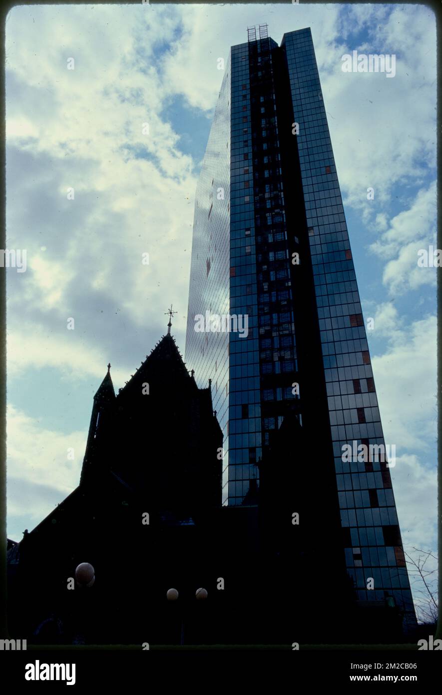 Copley Sq. 9 New John Hancock - danni da vento, edifici di uffici, disastri, Windows, John Hancock Tower Boston, Mass.. Fotografie di Ernst Halberstadt Foto Stock