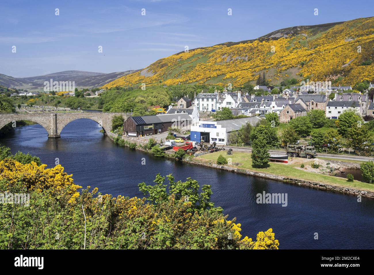 Museo del tempo lungo il fiume Helmsdale presso il villaggio di pescatori Helmsdale, Sutherland, Highlands scozzesi, Scozia, UK | Musée timespan Museum et le village Helmsdale, Sutherland, Ecosse, Royaume-uni 26/05/2017 Foto Stock