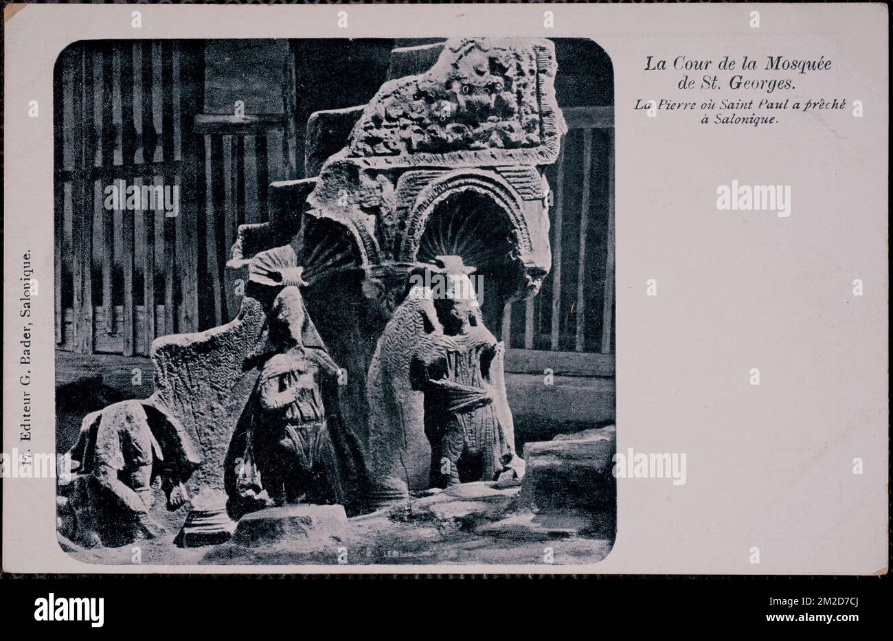 La cour de la Mosquée de St Georges. La pierre où Saint Paul a prêché à Salonique , scultura, San Chiesa di Giorgio : Thessalonikē, Grecia. Collezione Nicholas Catsimpoolas Foto Stock