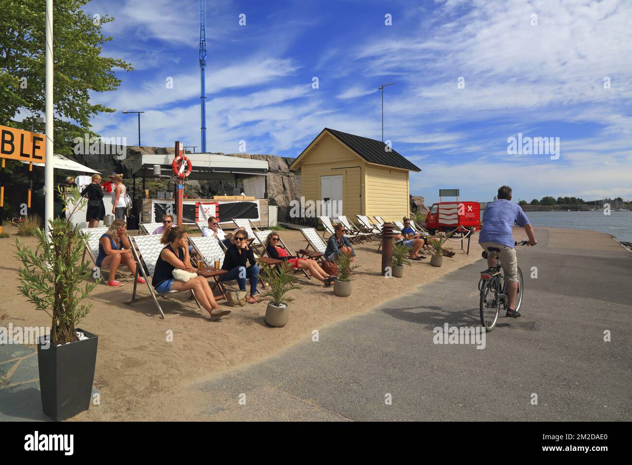 Helsinki | Europe, Finlande, Helsinki,,Petite plage insolite sur un quai 01/08/2017 Foto Stock
