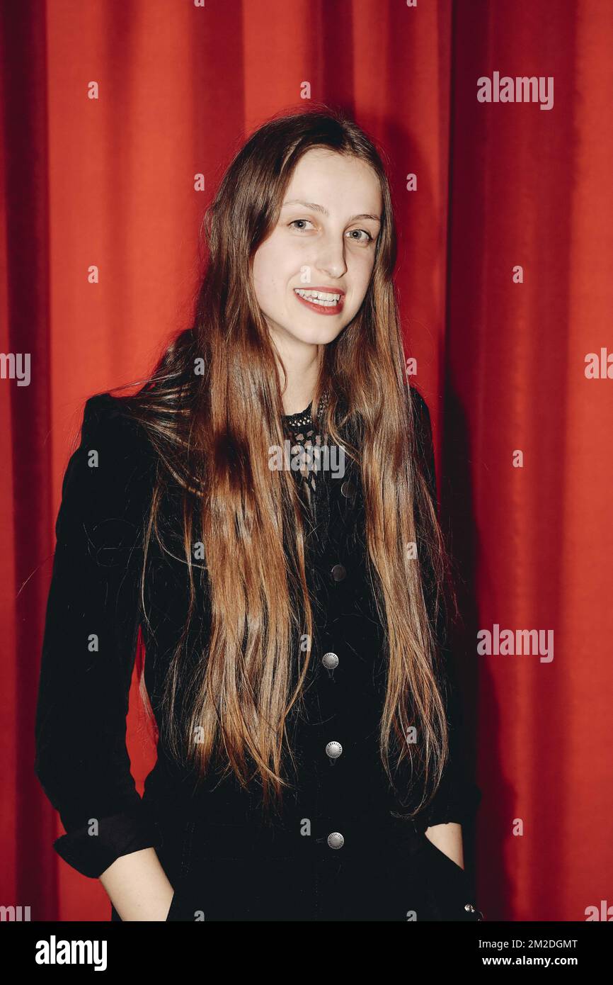 Laura Groeseneken aka 'Sennek' nella foto durante la presentazione del candidato belga al concorso di canzoni televisive 'Eurovision Song Contest', lunedì 05 marzo 2018 a Bruxelles. Nel mese di maggio 'Sennek', artista di Laura Groeseneken, si recherà a Lisboa, Portogallo per rappresentare il Belgio. FOTO DI BELGA DIRK WAEM Foto Stock