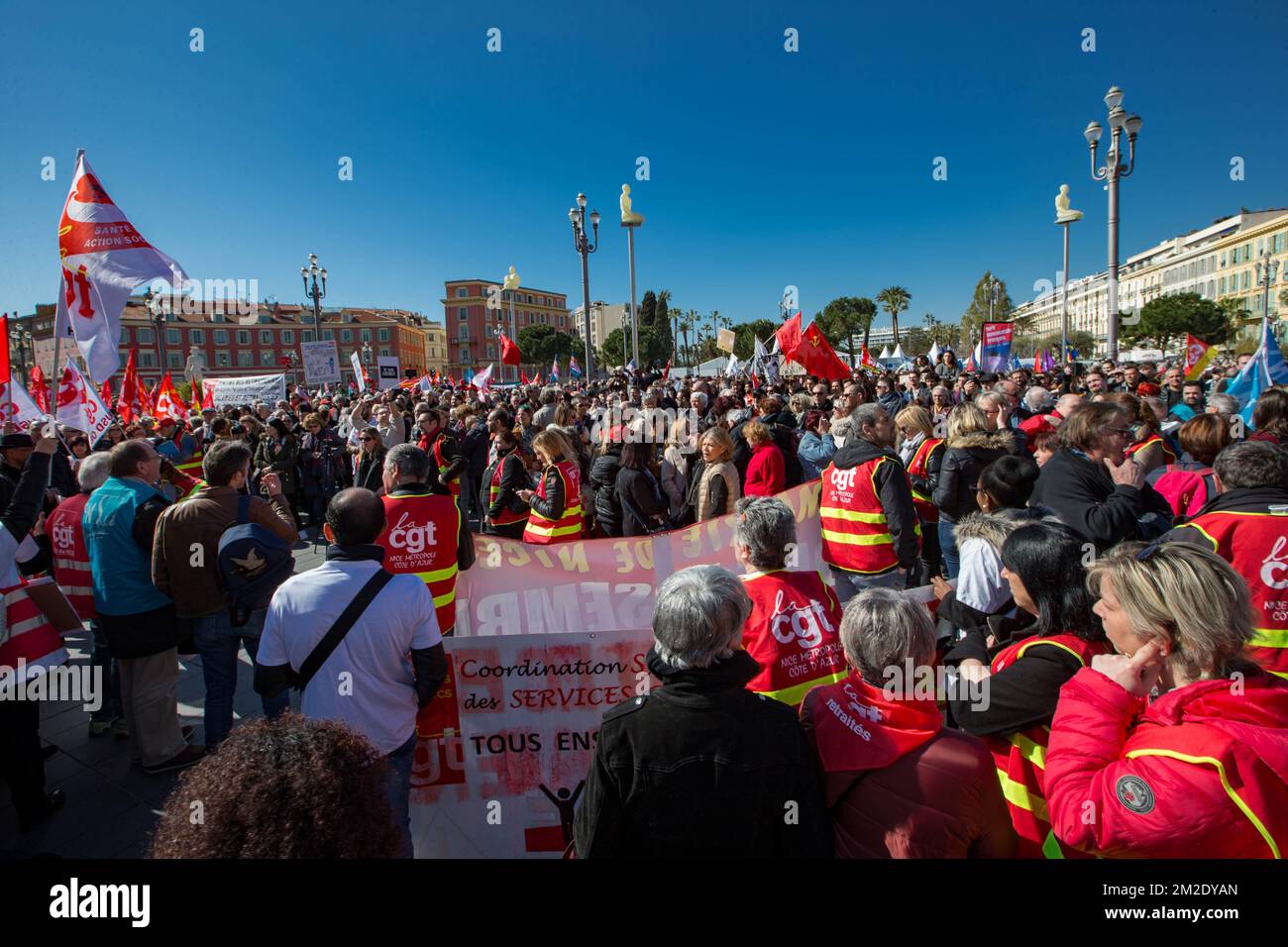 Manifestazione a Nizza nell'ambito dello sciopero nazionale in Francia in molti settori come la funzione pubblica, l'educazione nazionale, i trasporti, la funzione ospedaliera. | manifestazione à Nice dans le cadre de la grève nationale en France dans de très nombreux secteurs comme dans la fonction publique, éducation nationale, transports, fonction hospitalière entre autres. 22/03/2018 Foto Stock