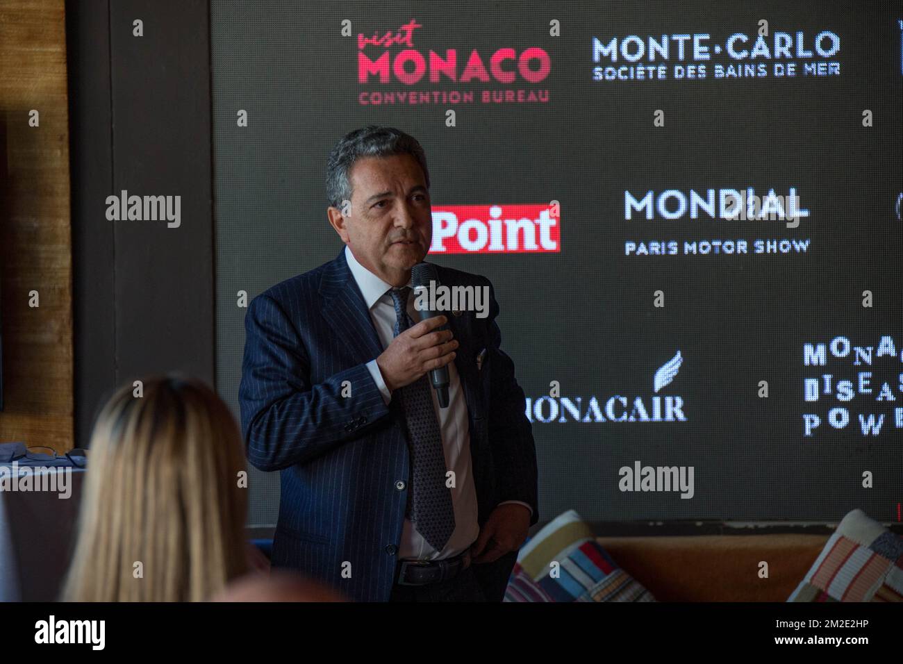 Il Top Marques Show è una sensazionale collezione di veicoli che verrà presentata alla sua edizione per il 15th° anniversario. Sul programma di quest'anno: Le più recenti supercar da tutto il mondo, auto classiche e rare, così come una moto che supera un milione di dollari... Lo spettacolo si svolgerà presso il Grimaldi Forum dal 19 al 22 aprile 2018. Sulla foto Mederic del Monaco Direttore di Top Marques durante la conferenza stampa. | le Salon Top Marques c'est une collection sensationnelle de véhicules qui sera présentée lors de sa 15ème édition anniversaire. Au program de cette année: les dernières supe Foto Stock