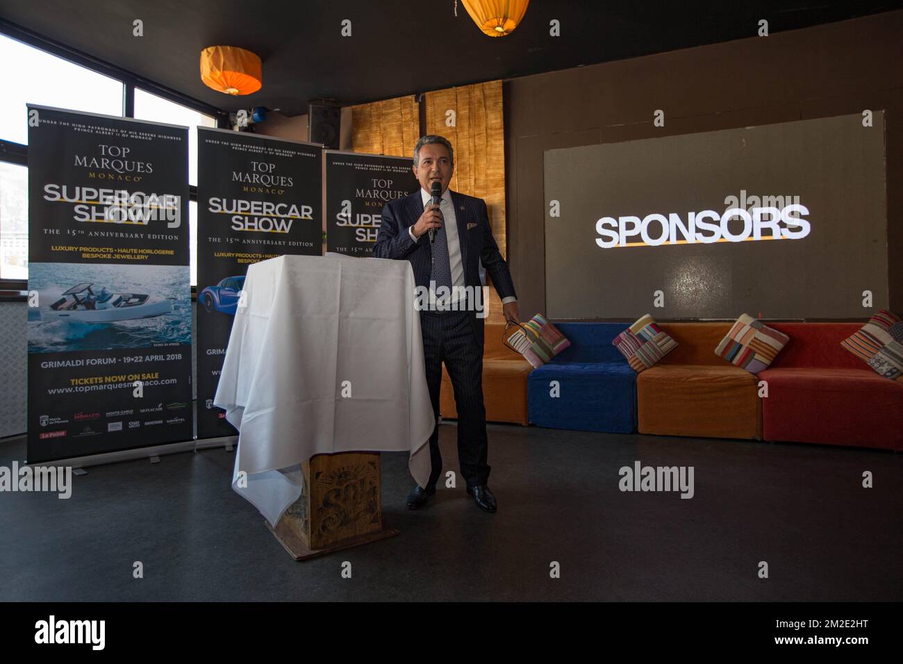 Il Top Marques Show è una sensazionale collezione di veicoli che verrà presentata alla sua edizione per il 15th° anniversario. Sul programma di quest'anno: Le più recenti supercar da tutto il mondo, auto classiche e rare, così come una moto che supera un milione di dollari... Lo spettacolo si svolgerà presso il Grimaldi Forum dal 19 al 22 aprile 2018. Sulla foto Mederic del Monaco Direttore di Top Marques durante la conferenza stampa. | le Salon Top Marques c'est une collection sensationnelle de véhicules qui sera présentée lors de sa 15ème édition anniversaire. Au program de cette année: les dernières supe Foto Stock