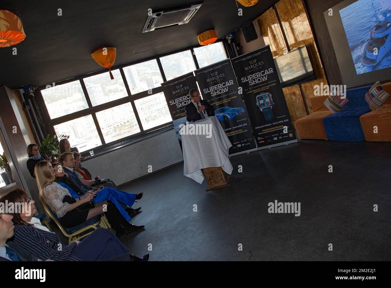 Il Top Marques Show è una sensazionale collezione di veicoli che verrà presentata alla sua edizione per il 15th° anniversario. Sul programma di quest'anno: Le più recenti supercar da tutto il mondo, auto classiche e rare, così come una moto che supera un milione di dollari... Lo spettacolo si svolgerà presso il Grimaldi Forum dal 19 al 22 aprile 2018. Sulla foto Mederic del Monaco Direttore di Top Marques durante la conferenza stampa. | le Salon Top Marques c'est une collection sensationnelle de véhicules qui sera présentée lors de sa 15ème édition anniversaire. Au program de cette année: les dernières supe Foto Stock