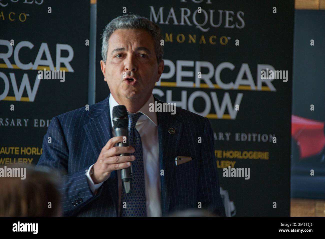 Il Top Marques Show è una sensazionale collezione di veicoli che verrà presentata alla sua edizione per il 15th° anniversario. Sul programma di quest'anno: Le più recenti supercar da tutto il mondo, auto classiche e rare, così come una moto che supera un milione di dollari... Lo spettacolo si svolgerà presso il Grimaldi Forum dal 19 al 22 aprile 2018. Sulla foto Mederic del Monaco Direttore di Top Marques durante la conferenza stampa. | le Salon Top Marques c'est une collection sensationnelle de véhicules qui sera présentée lors de sa 15ème édition anniversaire. Au program de cette année: les dernières supe Foto Stock