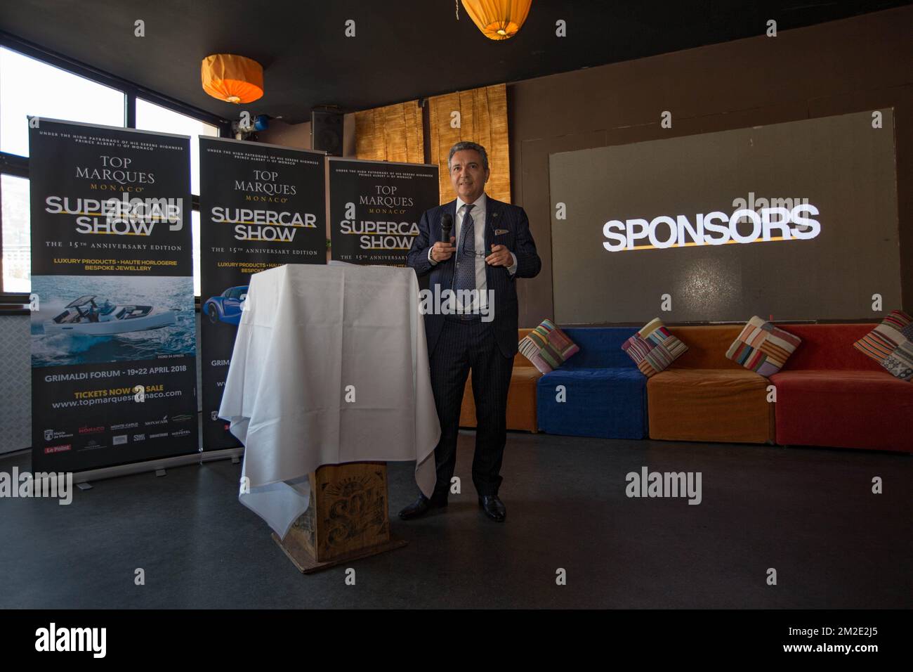 Il Top Marques Show è una sensazionale collezione di veicoli che verrà presentata alla sua edizione per il 15th° anniversario. Sul programma di quest'anno: Le più recenti supercar da tutto il mondo, auto classiche e rare, così come una moto che supera un milione di dollari... Lo spettacolo si svolgerà presso il Grimaldi Forum dal 19 al 22 aprile 2018. Sulla foto Mederic del Monaco Direttore di Top Marques durante la conferenza stampa. | le Salon Top Marques c'est une collection sensationnelle de véhicules qui sera présentée lors de sa 15ème édition anniversaire. Au program de cette année: les dernières supe Foto Stock