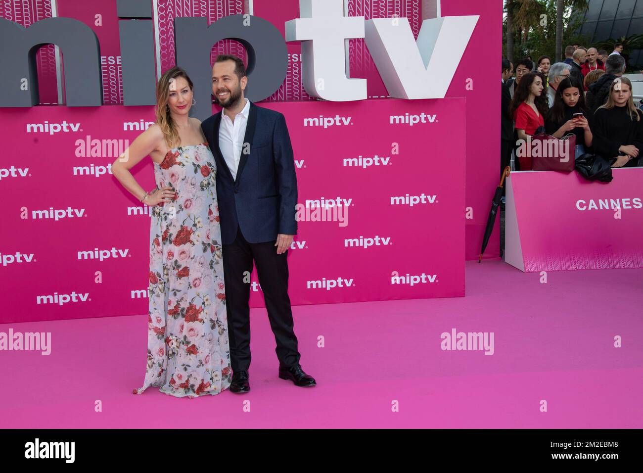 Victoria Elmacioglu e Izzet Pinto sulla serie di Cannes, tappeto rosa. | Victoria Elmacioglu e Izzet Pinto sur le Cannes séries, arazzi rosa. 09/04/2018 Foto Stock