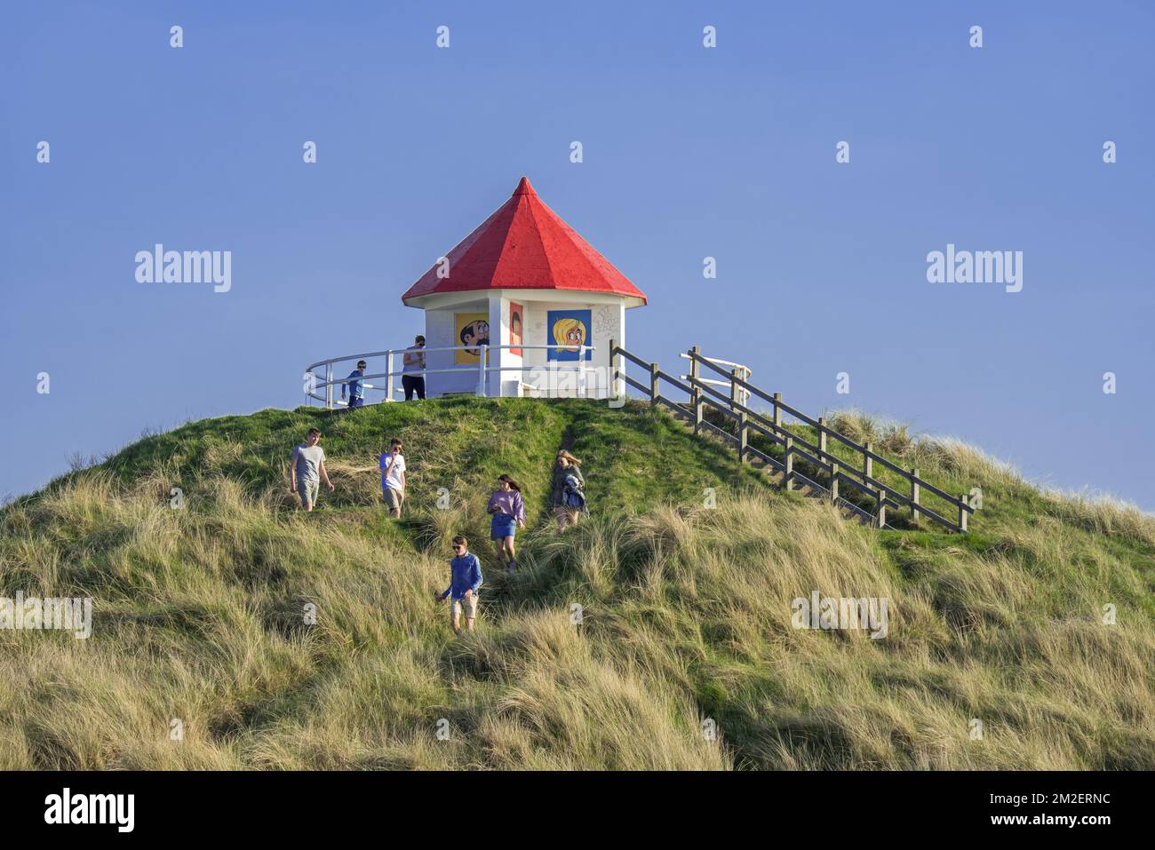 Spioenkop / le Pavillon Elisabeth, padiglione tra le dune nella località balneare di Wenduine / De Haan lungo la costa del Mare del Nord, Fiandre Occidentali, Belgio | le spioenkop dans les Dunes à Wenduine / le Coq, Belgique 19/04/2018 Foto Stock